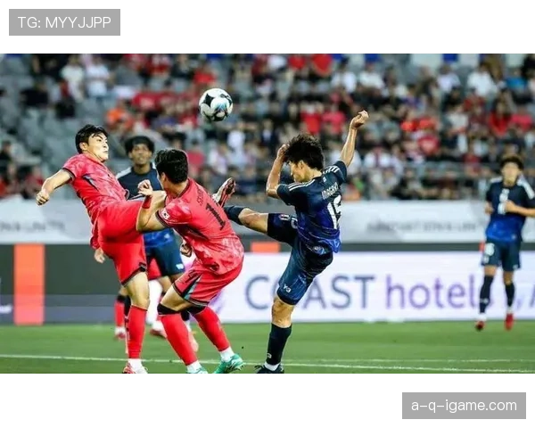 东亚杯点燃球迷热情,赛场氛围火爆引关注 东亚杯点燃球迷热情,赛场氛围火爆引关注