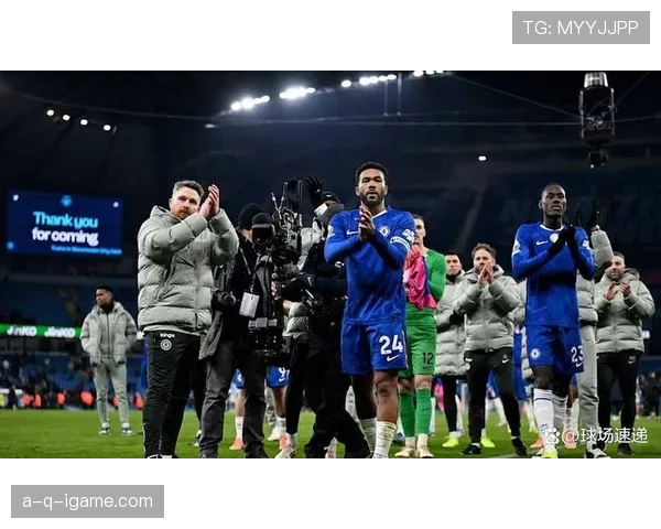 库尔图瓦更衣室展现领袖风范，助力球队凝聚力持续提升