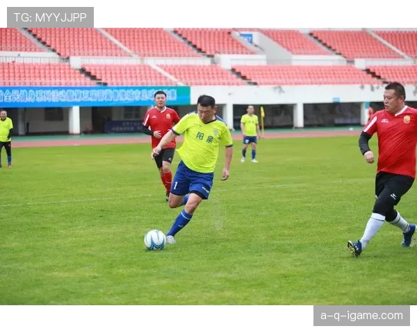 中国足球再现极端防守战术引热议，新策略成焦点