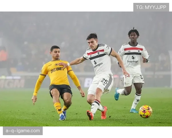 乌加特对阵皇马中场的对抗能力解析 乌加特对阵皇马中场的对抗能力解析