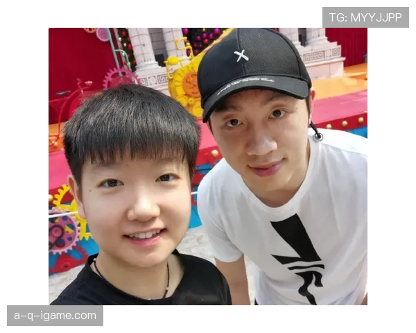 刷到许昕拎着塑料袋逛菜市场的图，回家车位那档次把我笑抽