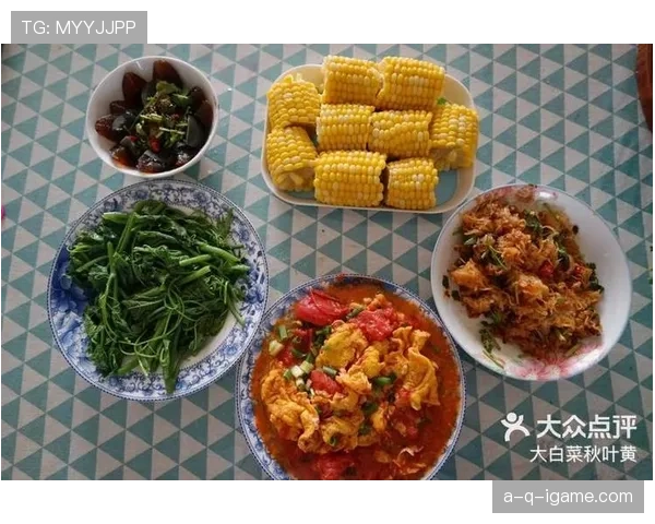 程语轩这孩子球场上拼命，一到饭点就秒变美食博主，感觉他肚子里有个小宇宙跟着跑！