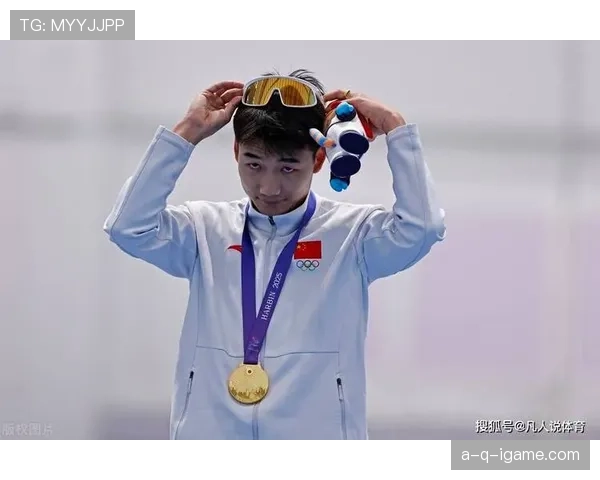 高亭宇这训练强度，凌晨四点冰场就他一个人，真不怕把自己练没电了？